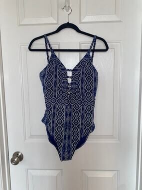 La Blanca LB71F24 Swimsuit Keyhole Front Classic One-Piece Blue Geometric NWT 12